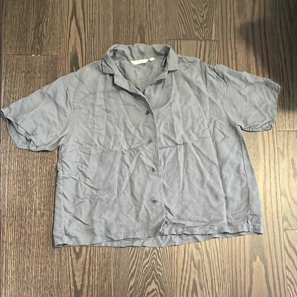 Uniqlo button top